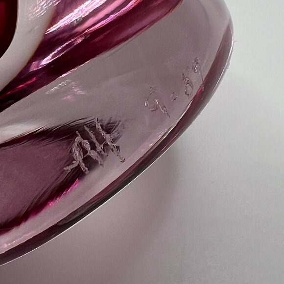 Pink Glass Bud Vase Signed by Unknown Artist, Dated 1989 - Unique Collectible - Picture 15 of 15